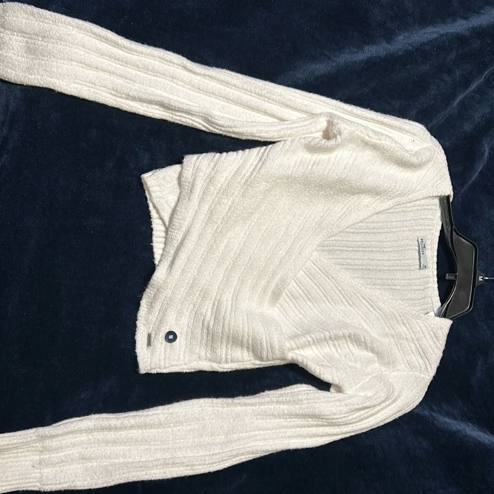 Holster long sleeve crop top. Brand new with tags. Women’s size M. White.